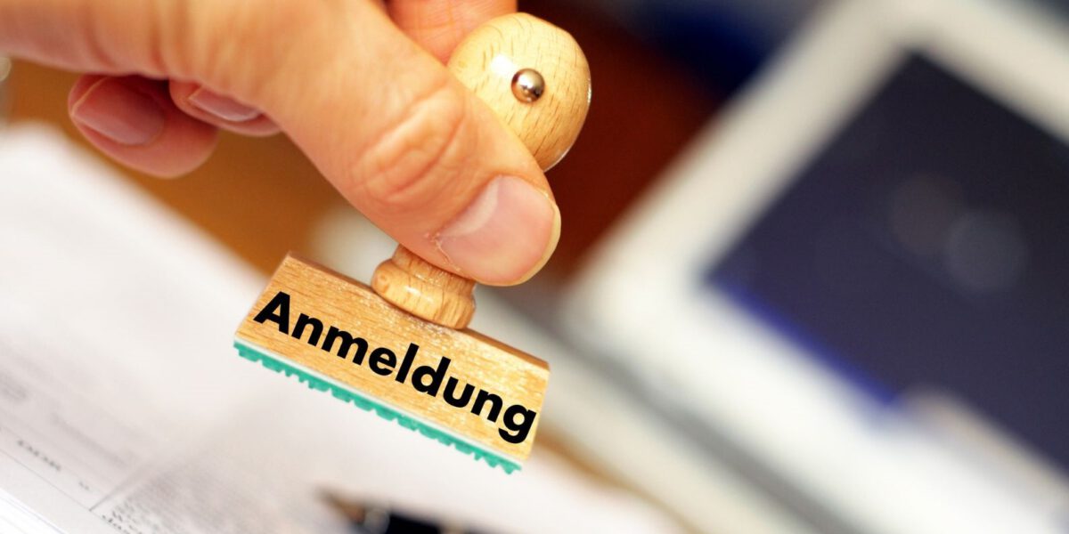 Stempel "Anmeldung": Meldunek na Gewerbe w Niemczech — niezbędne dokumenty i formalności
